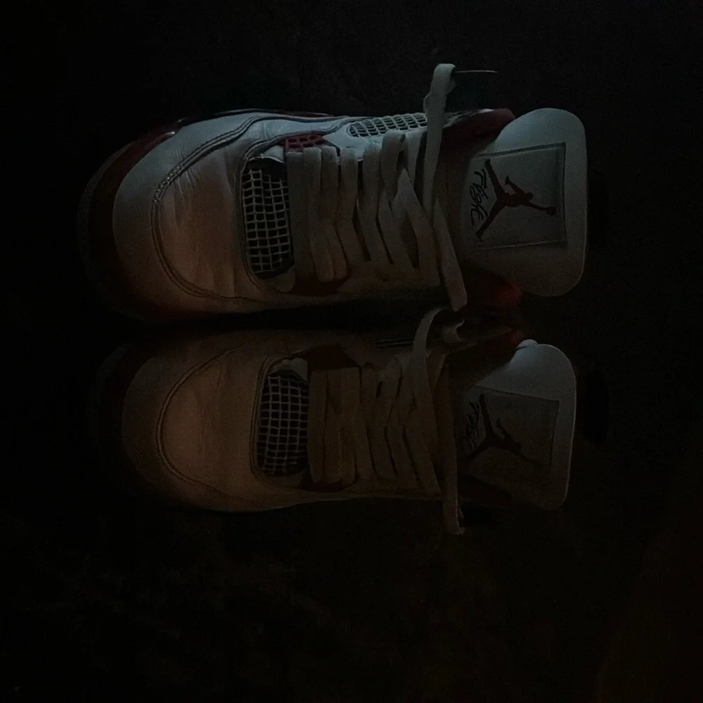 Selling jordan 4 fire red